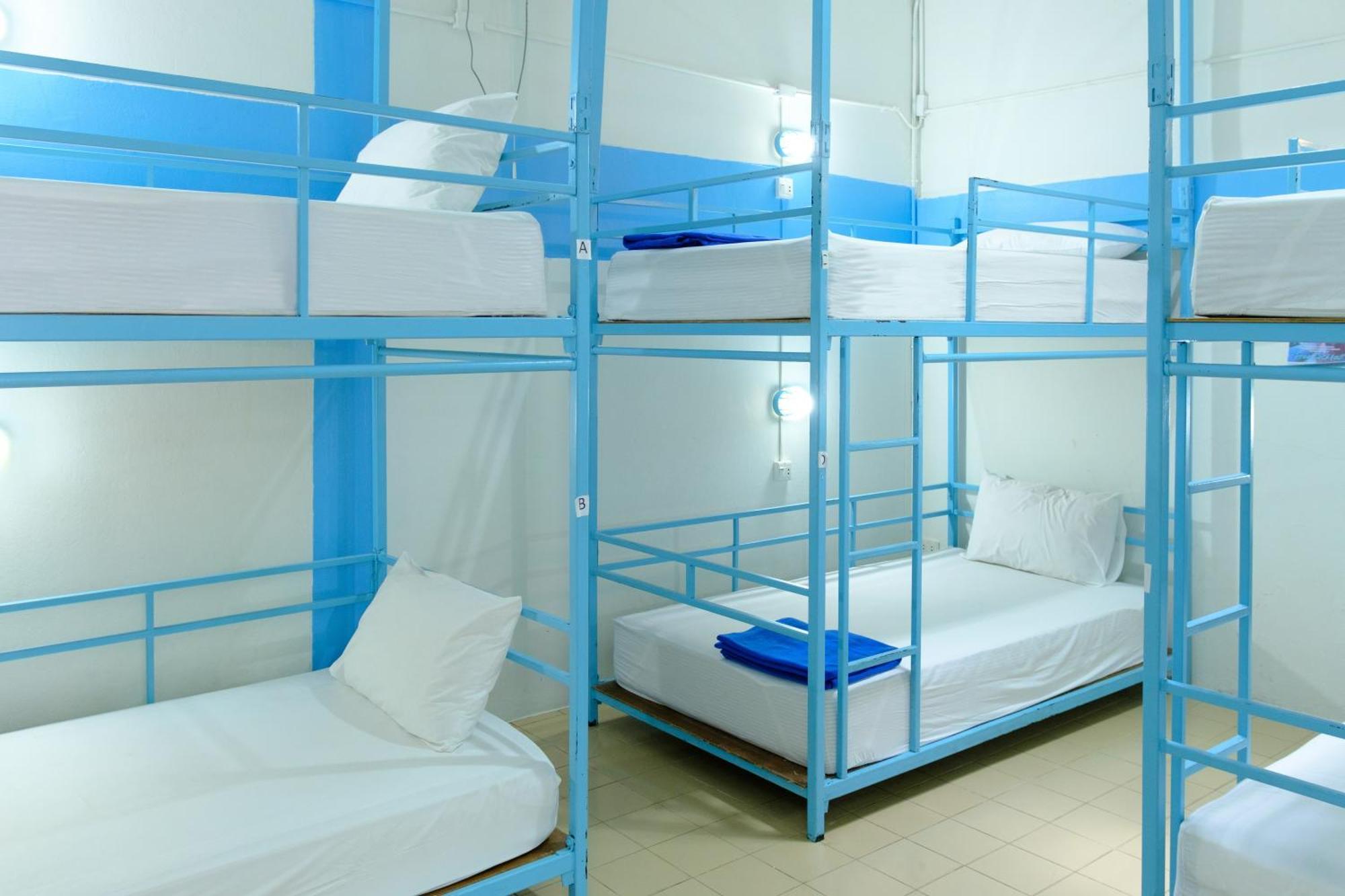 Bodega Bangkok Soi 23 (Adults Only) Hostel Exterior photo
