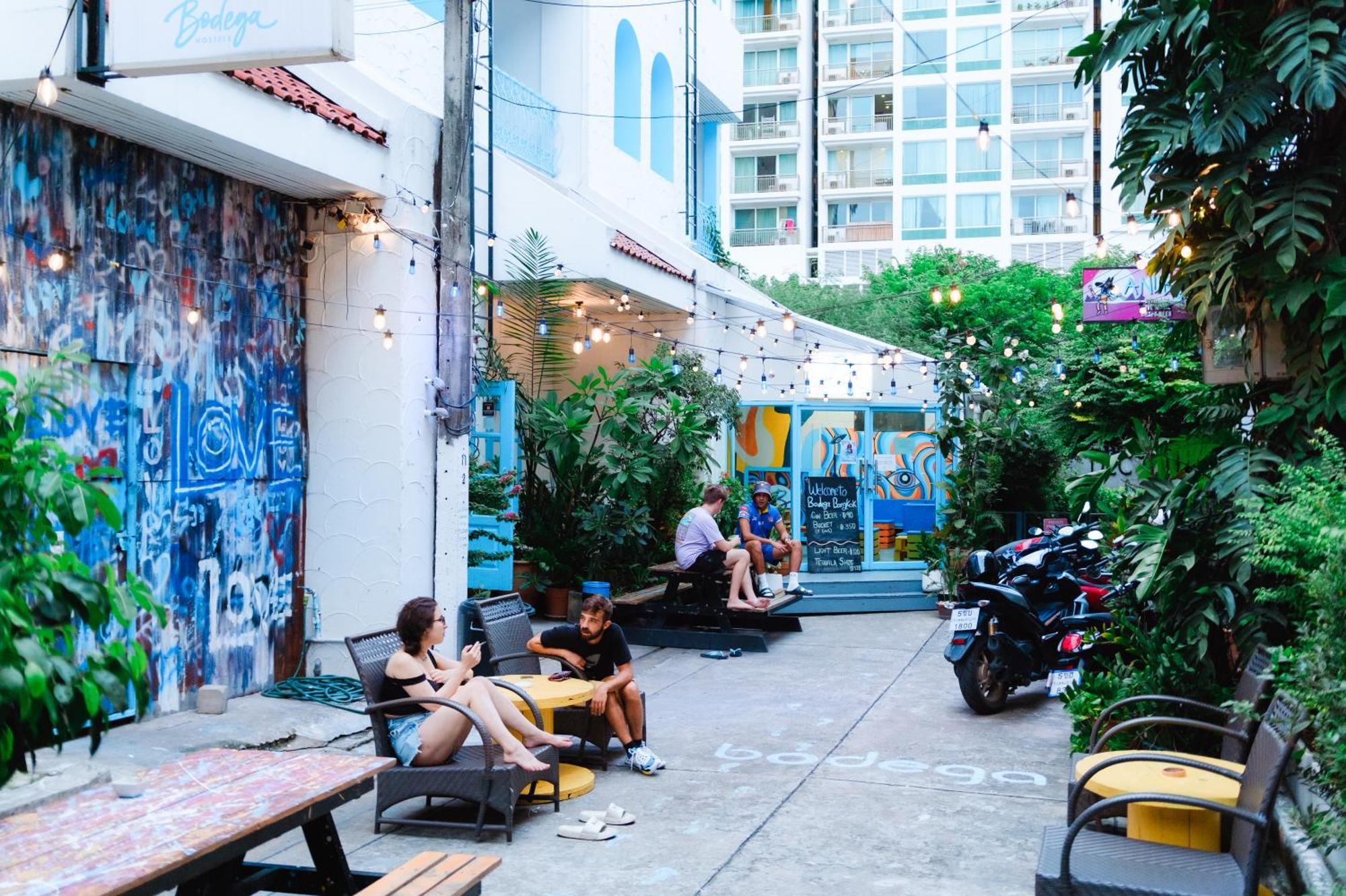 Bodega Bangkok Soi 23 (Adults Only) Hostel Exterior photo