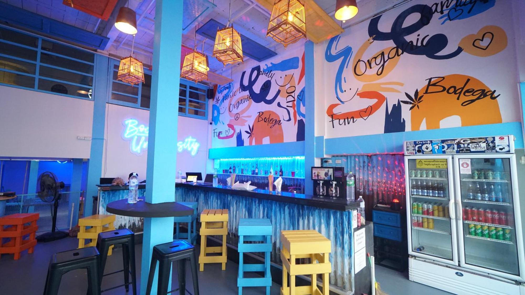 Bodega Bangkok Soi 23 (Adults Only) Hostel Exterior photo